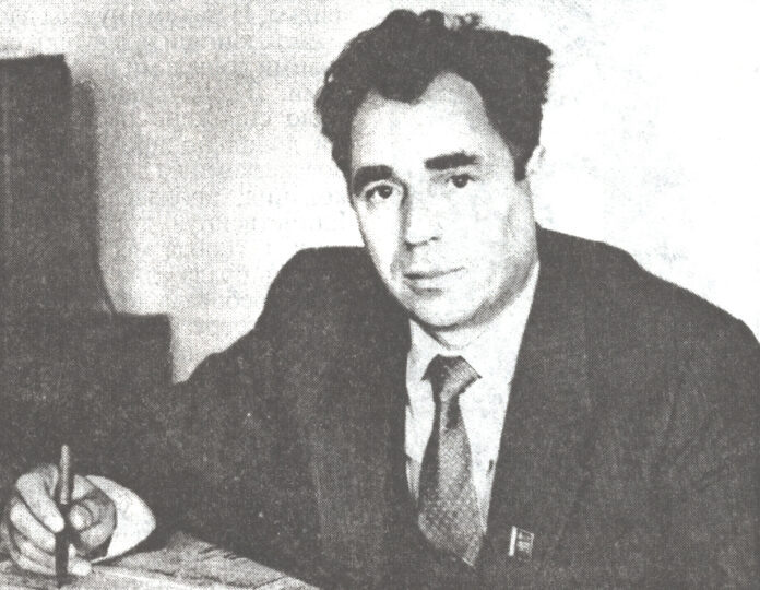 Редактор «Советского Сахалина» в 1982 – 1989 годы Фёдор Фёдорович Хрусталёв.