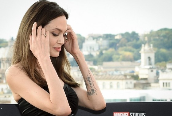    Анджелина Джоли