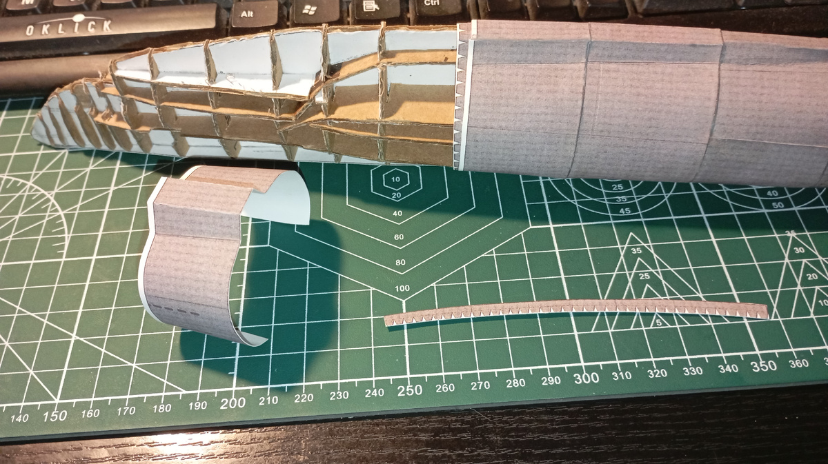 Гнём и под прямым углом и в цилиндр.