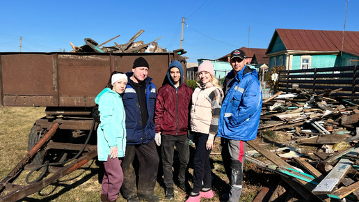 ДВЕ СЕМЬИ В ОДНОМ ДОМЕ/ НА ПОЛ-ЛИНОЛЕУМ, БУФЕТ В СТОЛОВУЮ/РАСЧИЩАЕМ ТЕРРИТОРИЮ