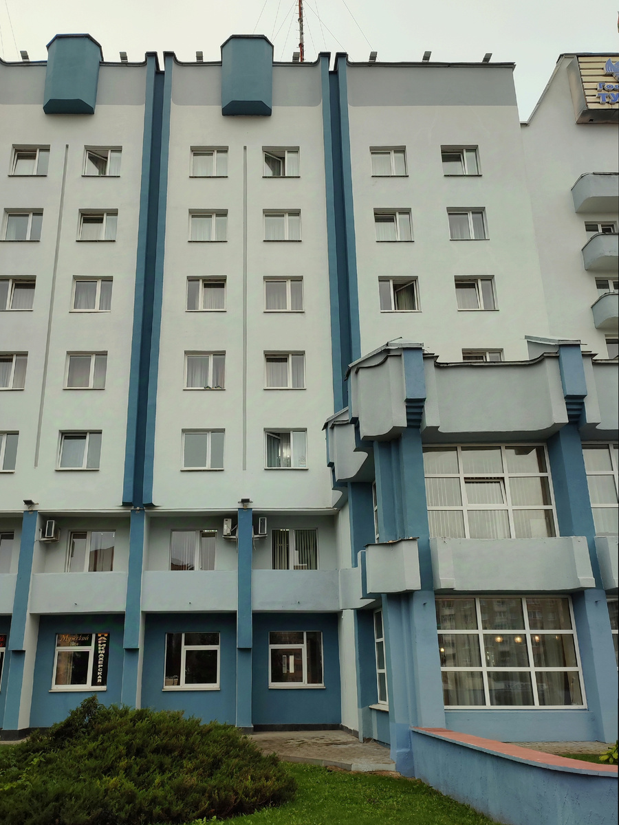 Внешний вид отеля нареканий не вызвал, как говорится, ничто не предвещало 😄