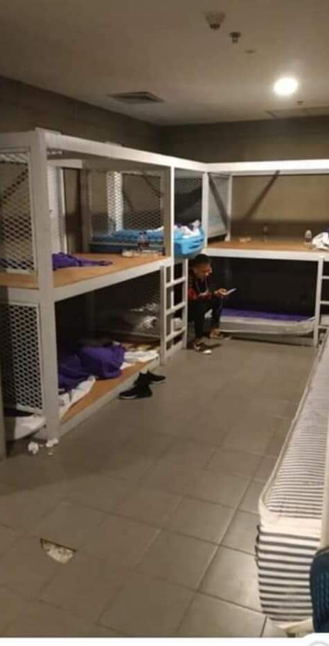 Так выглядит обезьянник  тайского аэропорта, куда чудом не угодил  наш пассажир. 