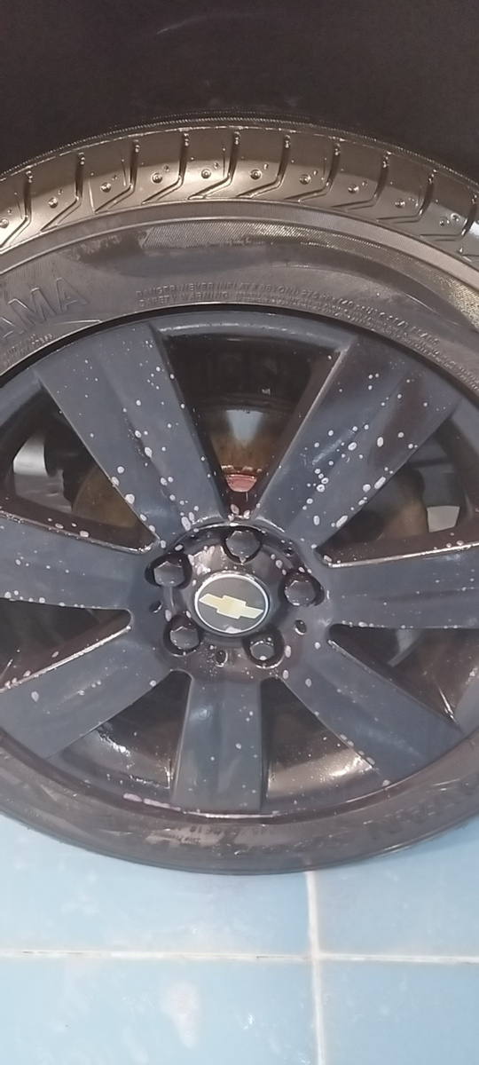 нанёс с помощью распылителя, жду действия в течении 5-7 минут