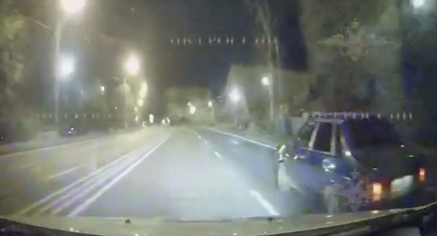 Автомобиль ВАЗ-21099 ехал очень опасно, выскакивал на встречку.