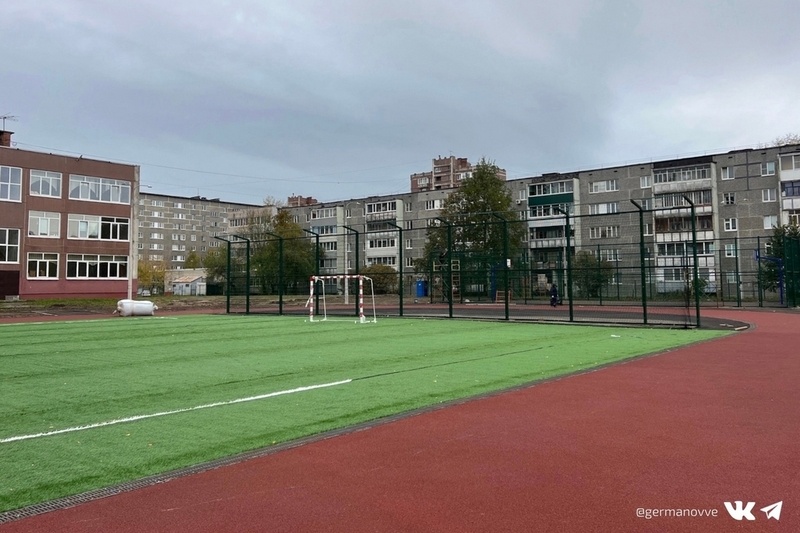    К урокам физкультуры готовы стадионы у школ № 2, 17 и 31. Об этом сообщил мэр Вадим Германов.