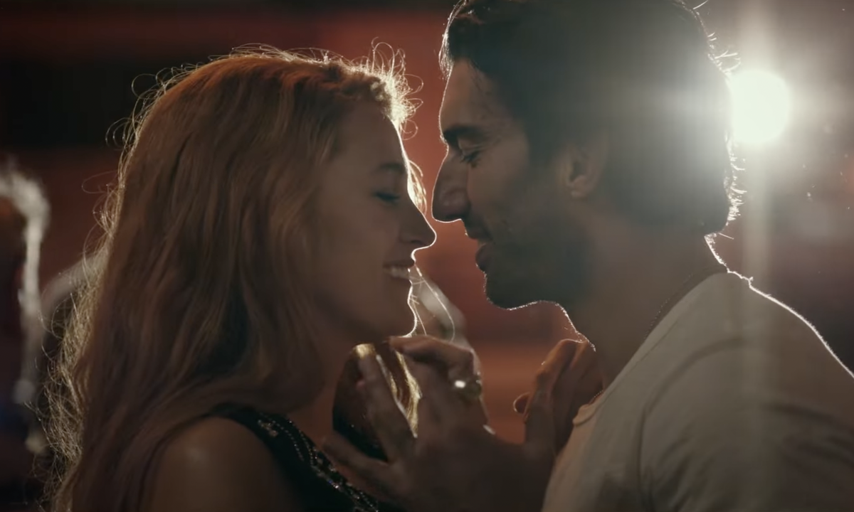 Лили Блум (Блейк Лайвли) и Райл Кендрик (Джастин Бальдони) на кадрах из фильма.