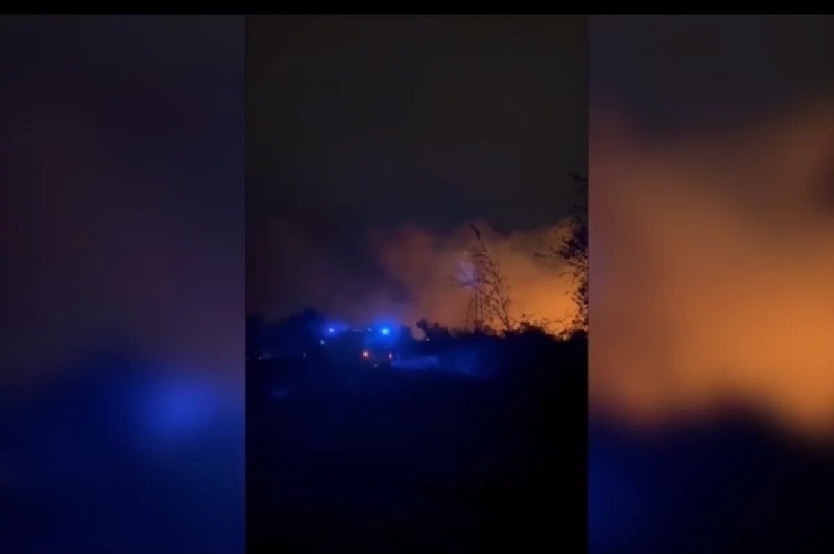    Разбуженные ночным пожаром волгоградцы поспешили снять его на видео