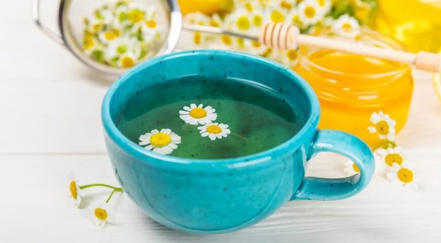   Ромашковый чай — самый популярный из успокаивающих напитков (shutterstock)