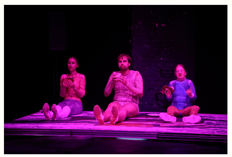 Сцена из спектакля