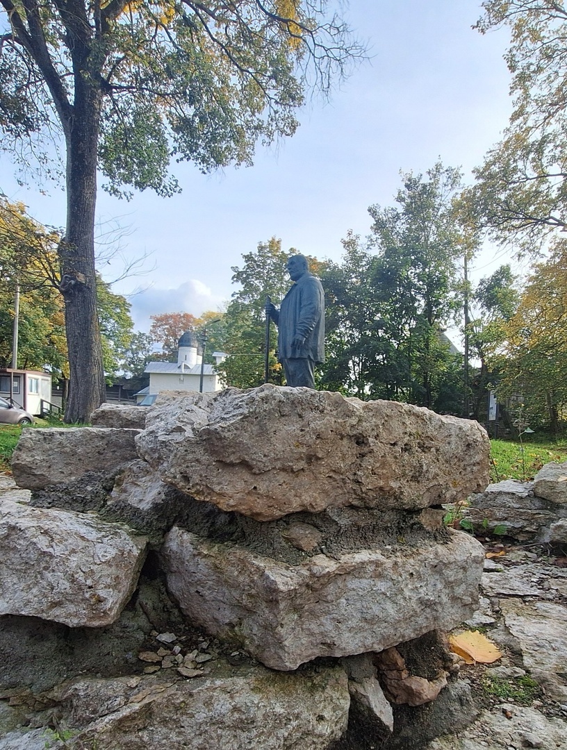 Памятник Савве Ямщикову, Псков.