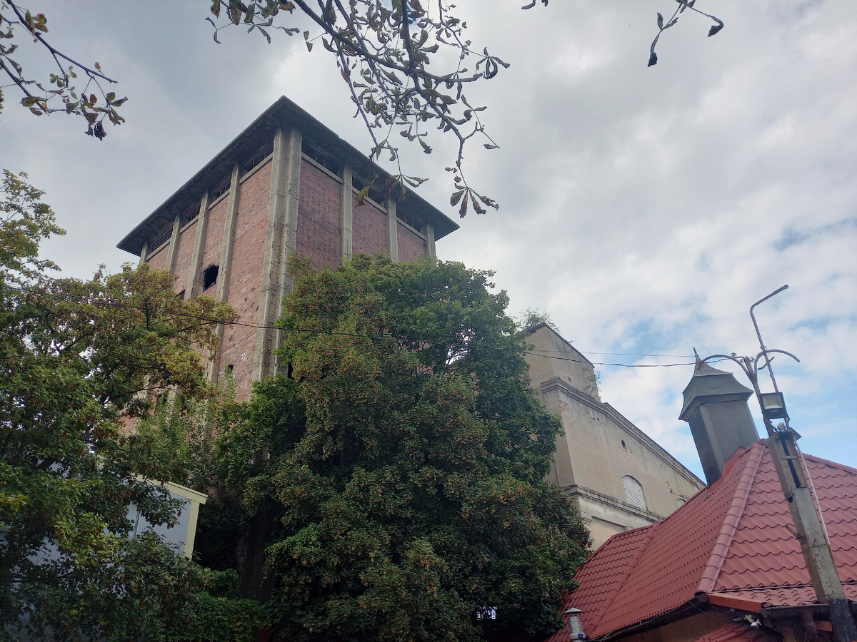 Монументальная башня