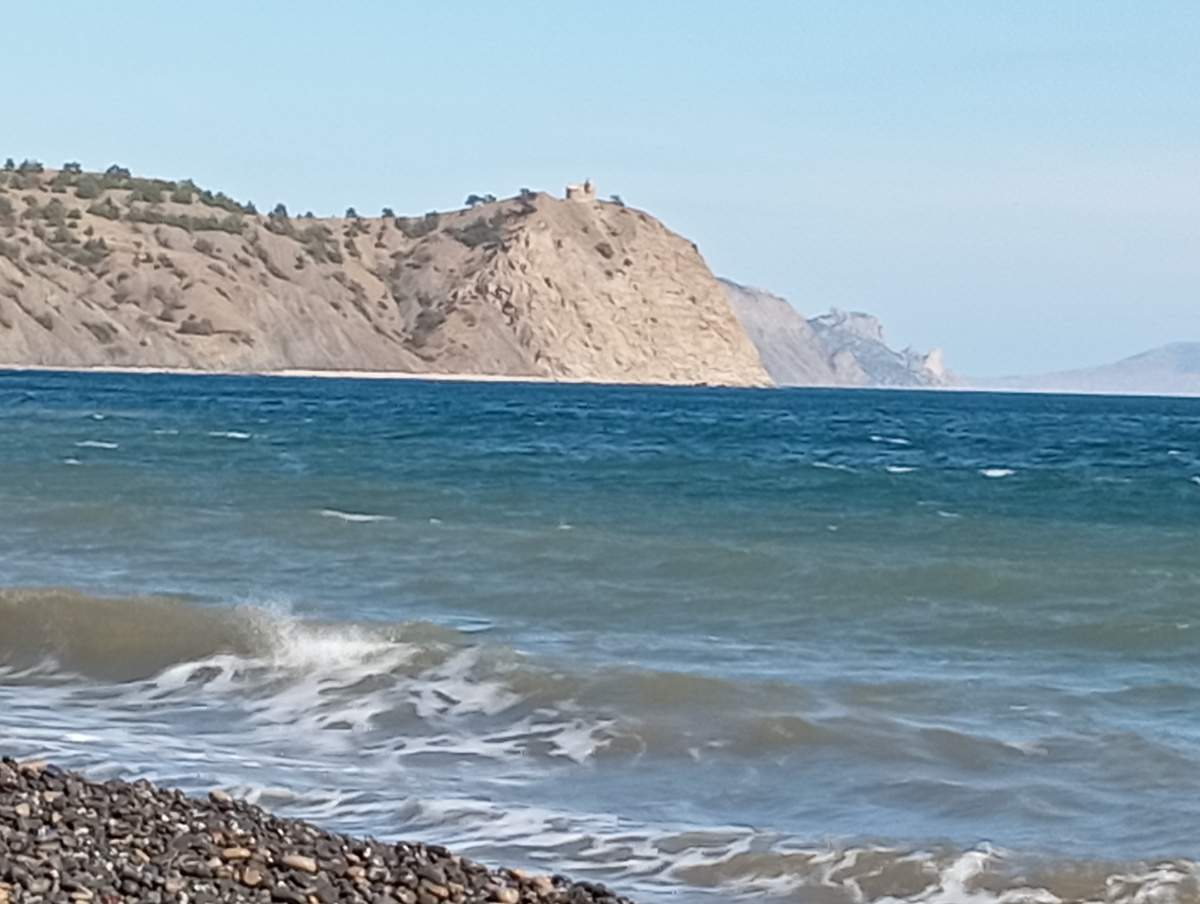Вид с пляжа в Приветном, Крым