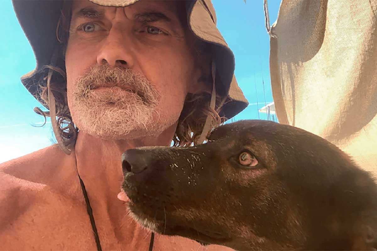Sky News Australia / Youtube📷Тим Шеддок и его собака Белла