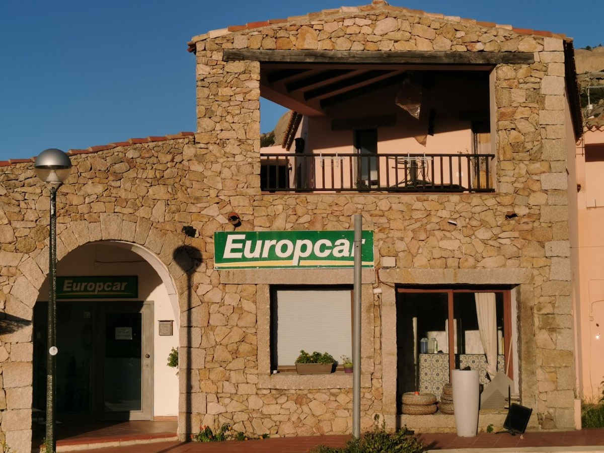 Офис Europcar в Сардиниии, Байя