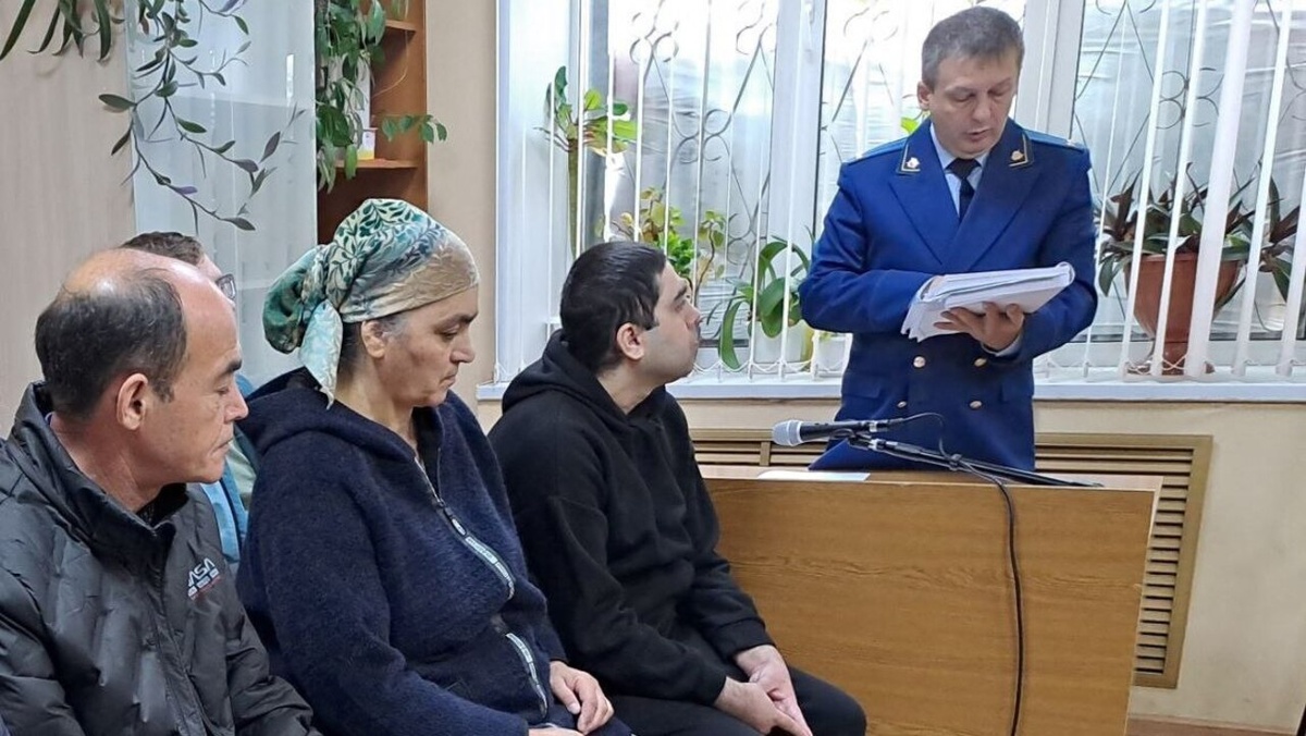    Суд приступил к рассмотрению дела о гибели девушки и массовом отравлении шаурмой в Курской области