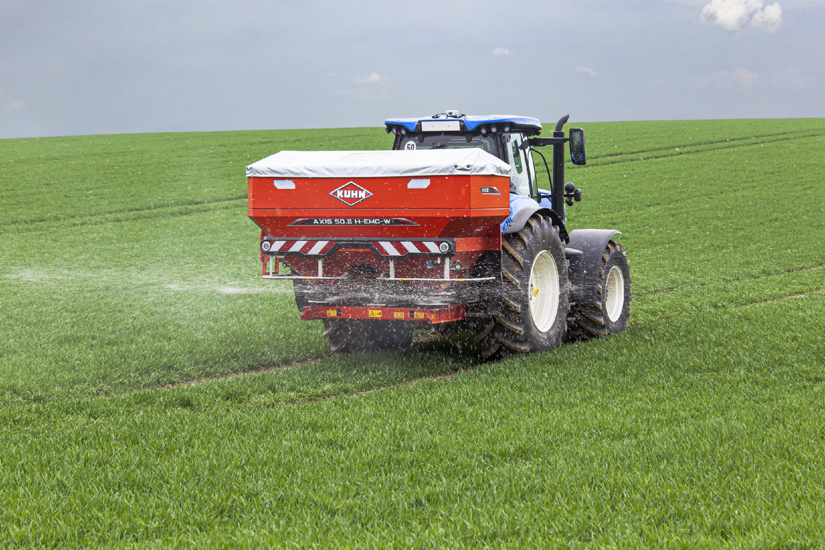 Разбрасыватель минеральных удобрений KUHN Axis