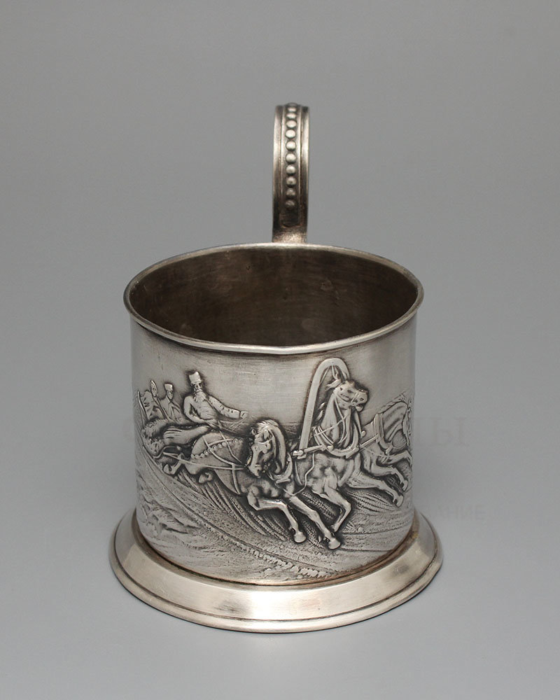 Советский мельхиоровый подстаканник «Тройка удалая», Артель им. Молотова, п. Мстера, 1960-е. Фото с нашего сайта dvaveka.ru