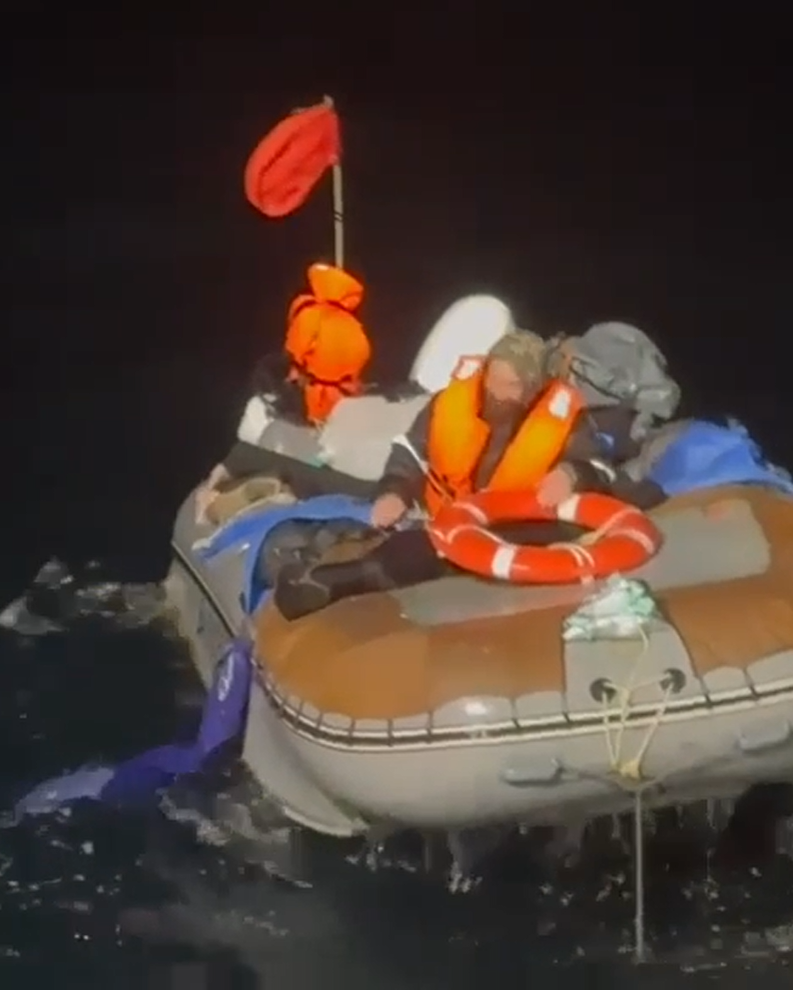 фото: ИЗВЕСТИЯ, Судно с пропавшими в Охотском море