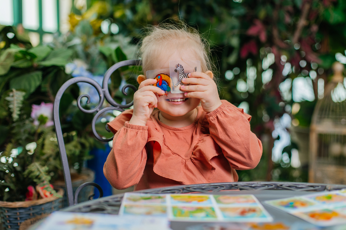 Чем проще игрушка, тем легче ребёнку взаимодействовать с ней и проявлять фантазию.