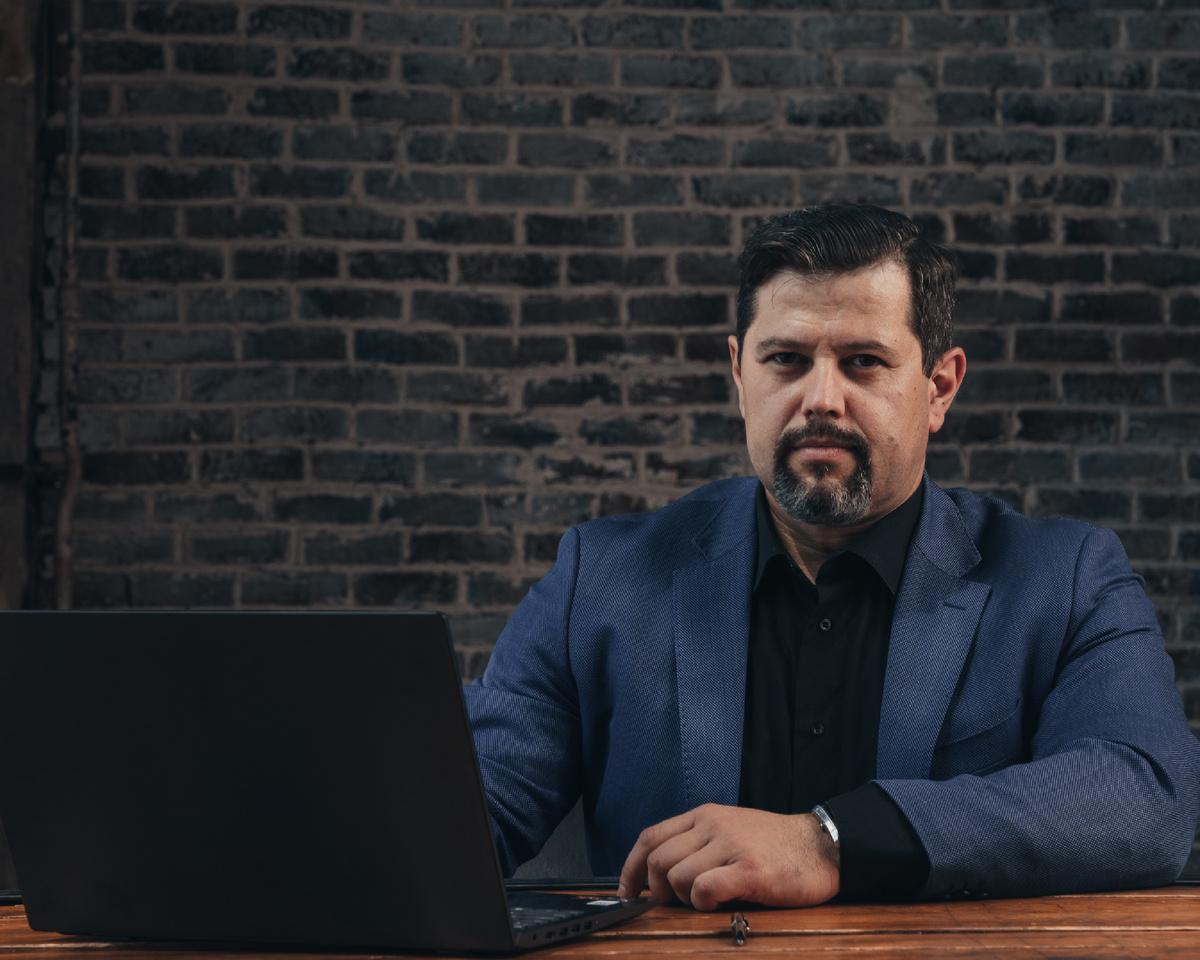 адвокат Николаев Денис Алексеевич 