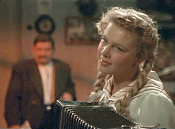  Лариса Кронберг в фильме «Звезды на крыльях». / Фото: www.kino-teatr.ru