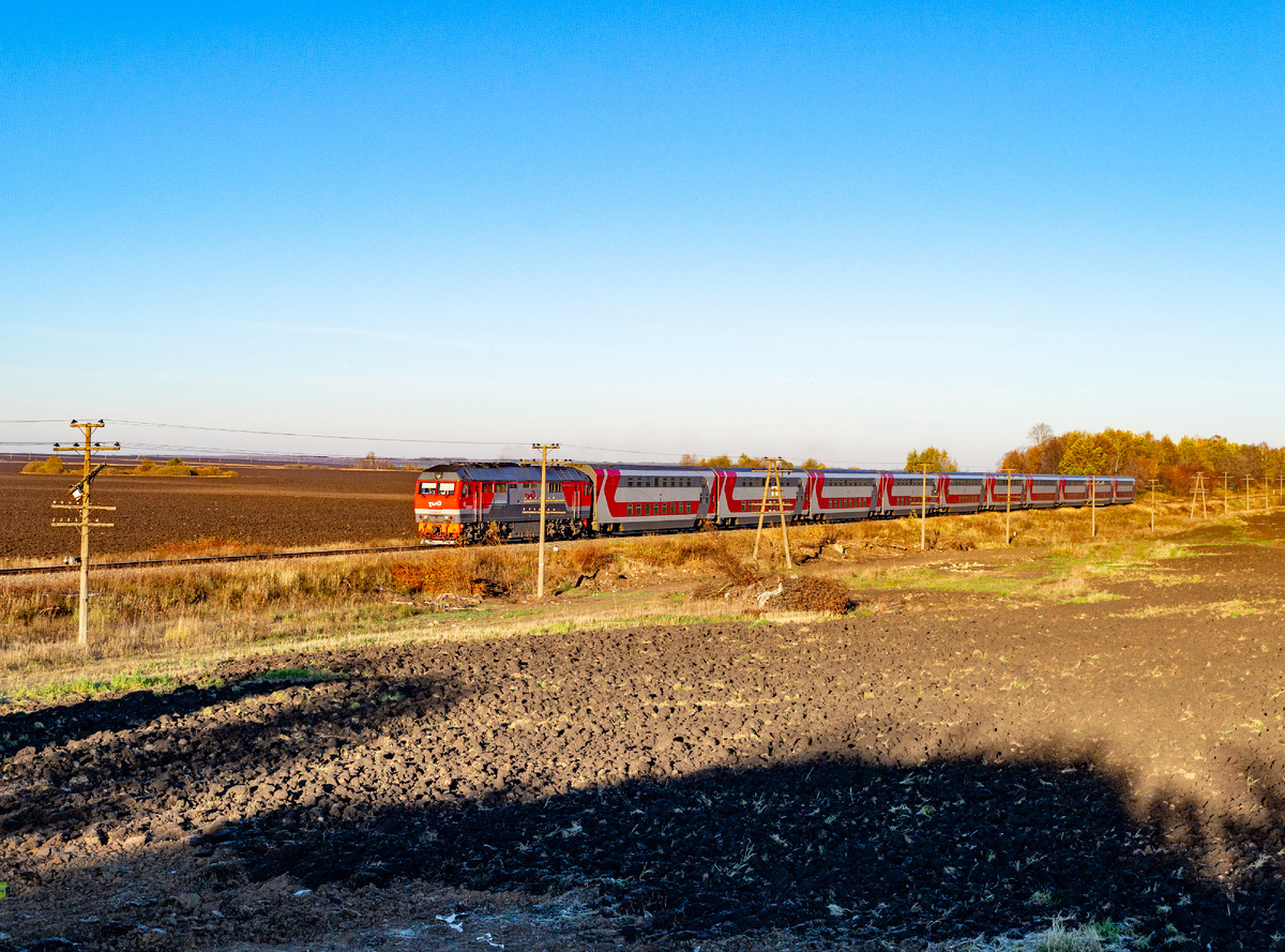 Состав в 10 вагонов.