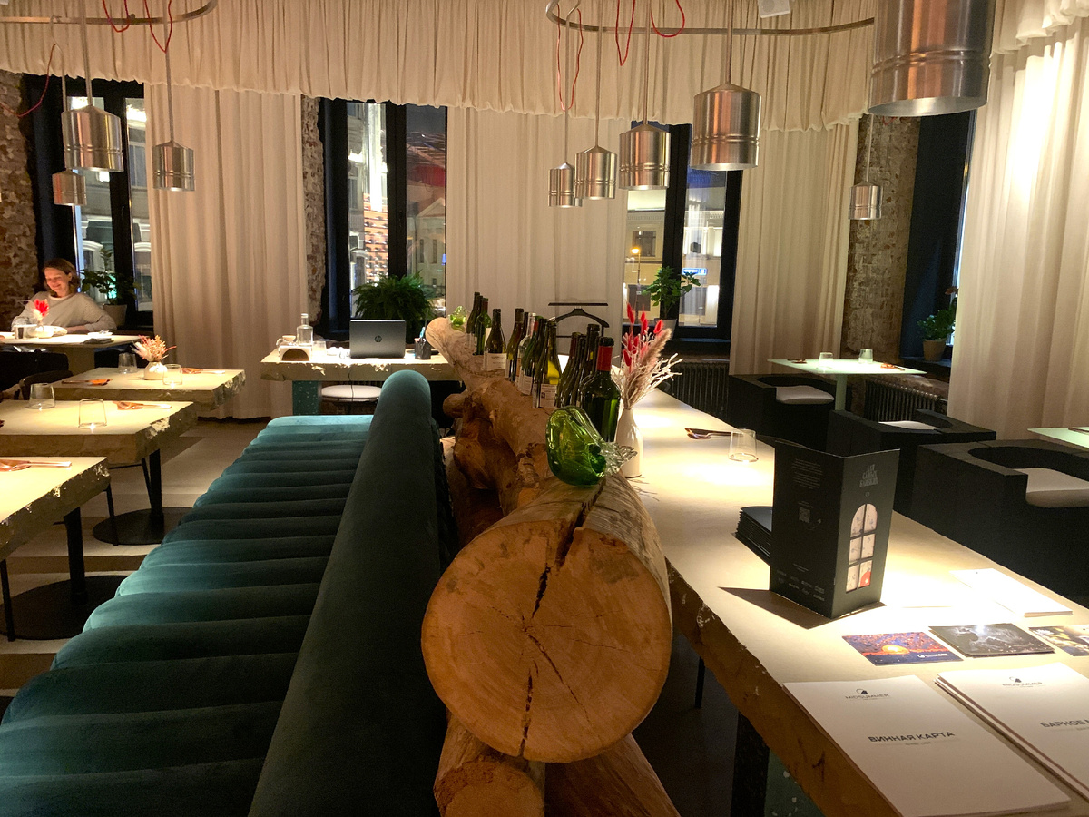 Основной зал ресторана "Midsummer"