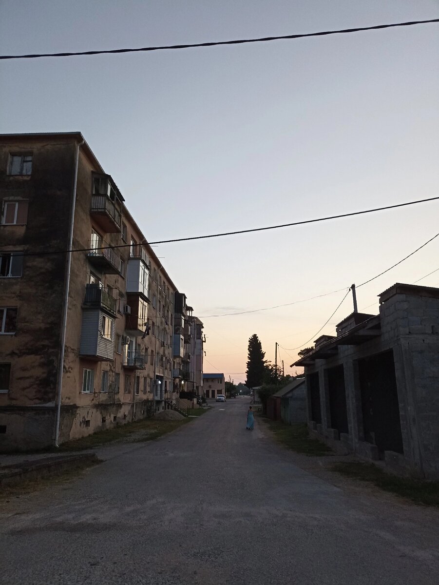 Суровая Гудаута. Но там и очень миленькие домики попадаются :)