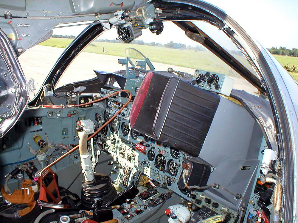 Внутри кабины Су-24
