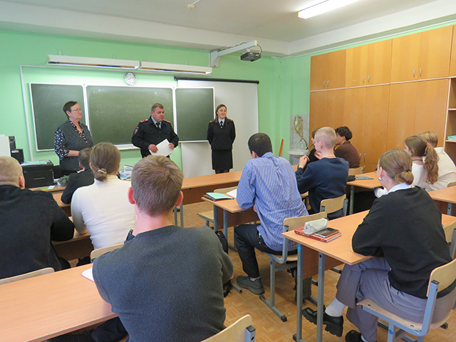 Транспортная полиция в Твери провела профориентацию для старшеклассников