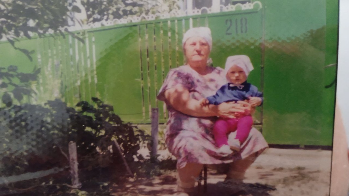 Все фотки более-менее нормальные хранятся у матери, вот, откопала, что есть, сорри за качество