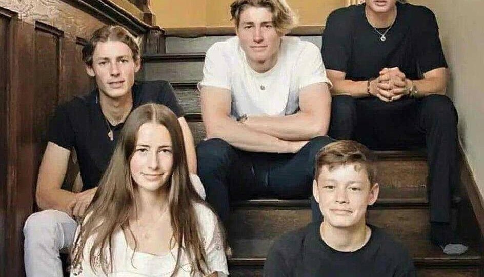 ПО ПОВОДУ ОДНОЙ СТАРОЙ ГЛУПОЙ СКАЗКИ