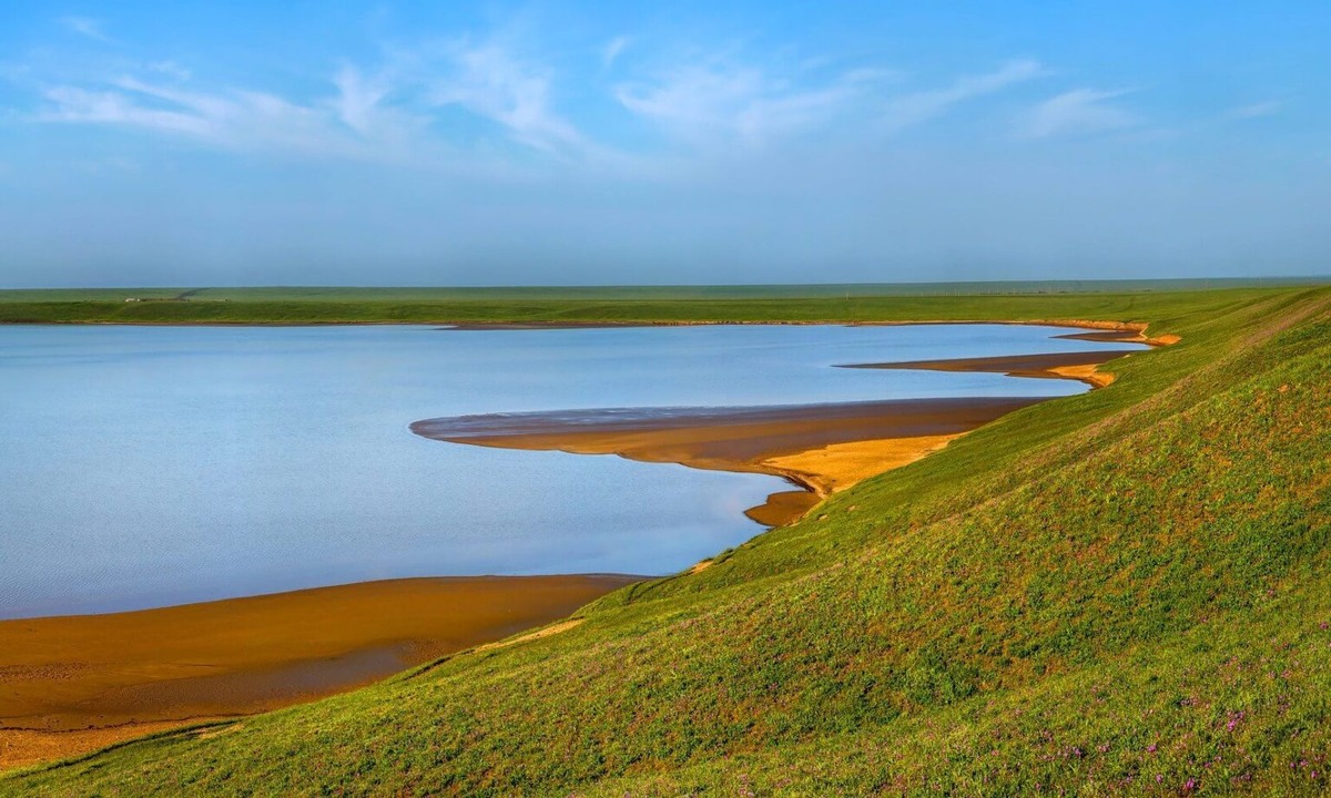 Маныч-гудило калмыкия тюльпаны. Маныч элиста. Озеро маныч-гудило». Маныч элиста. Оз маныч гудило.