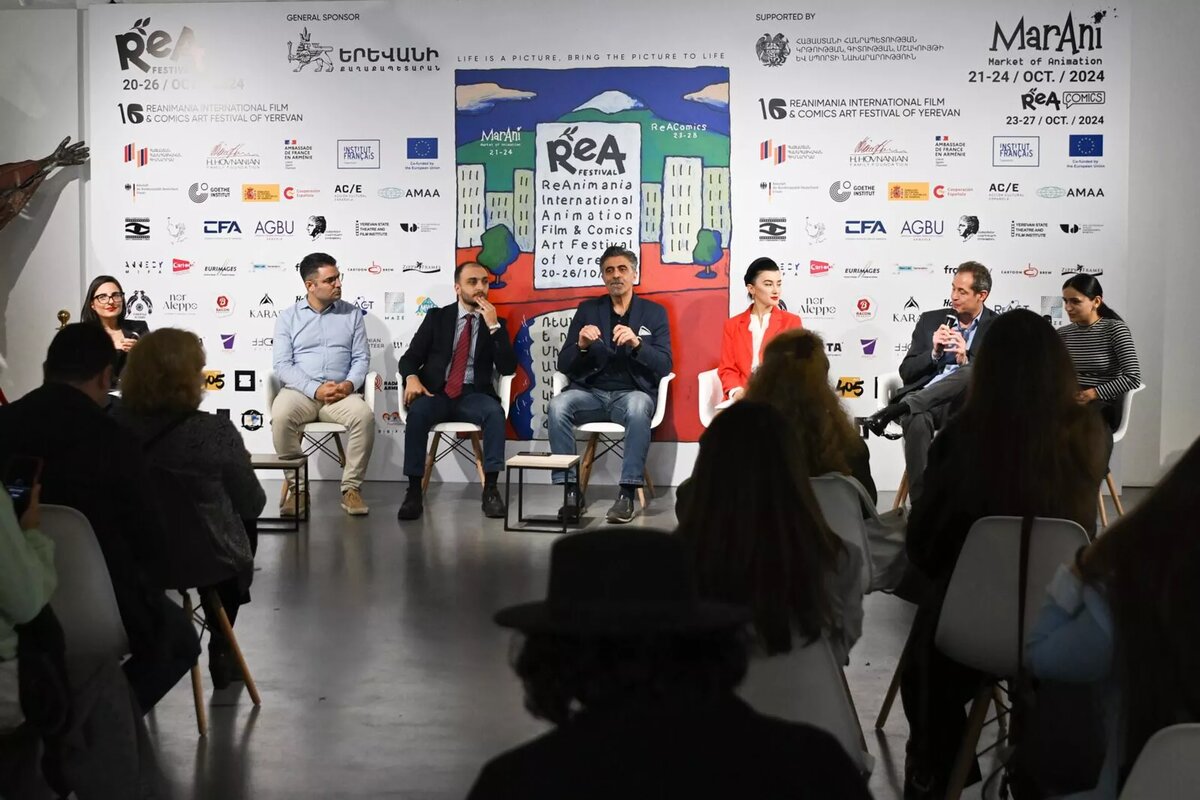 Основатель и директор ReA Fest Вреж Касуни на пресс-конференции (15 октября 2042). Ереван © Sputnik