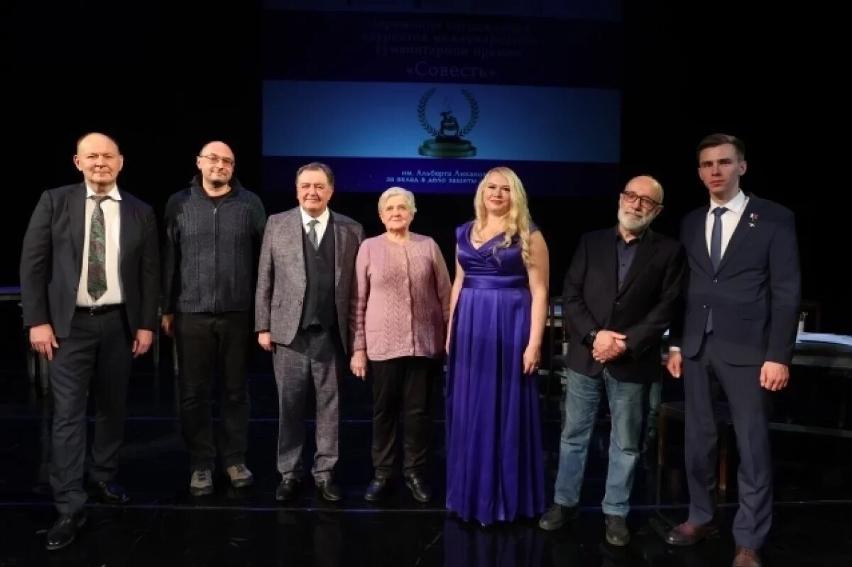    «Трудно плакать от горя чужого».