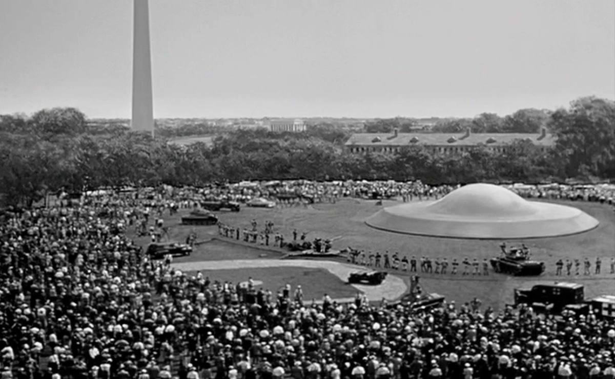 Кадр из фильма "День, когда Земля остановилась" (1951)