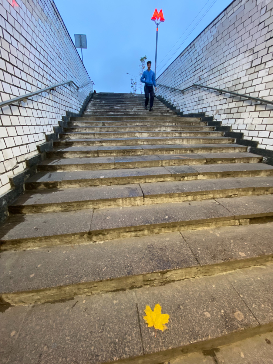 Городские пейзажи мегаполиса. Москва. Станцию метро не помню... Фото из личного архива автор, © 2024 год