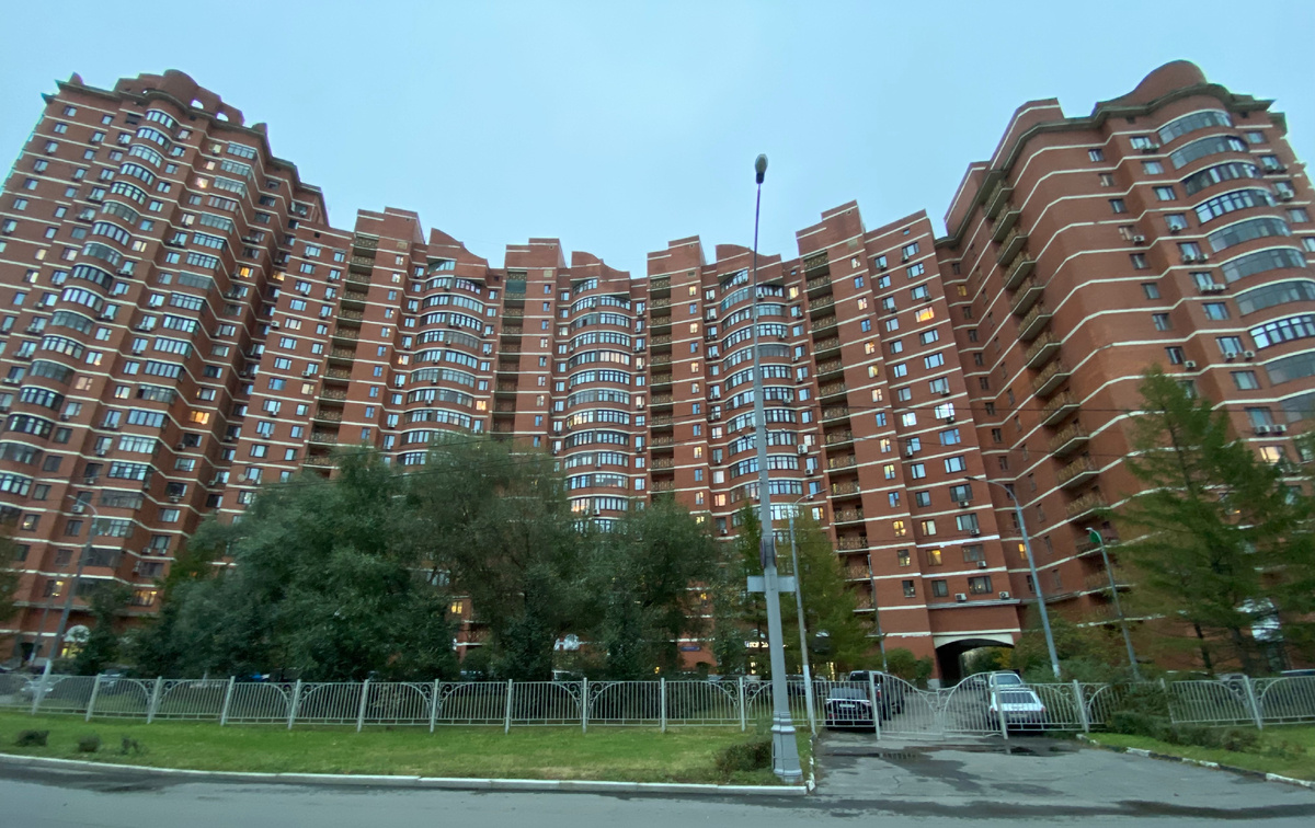 В Москве не обязательно будут бетонные "свечки" - иногда это очень красивые здания, хотя и очень высокие. Фото из личного архива автор, © 2024 год