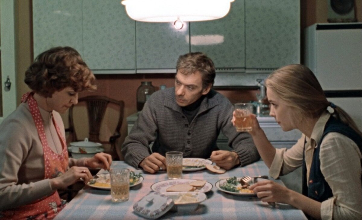 Кадр из фильма "Москва слезам не верит" (1980)