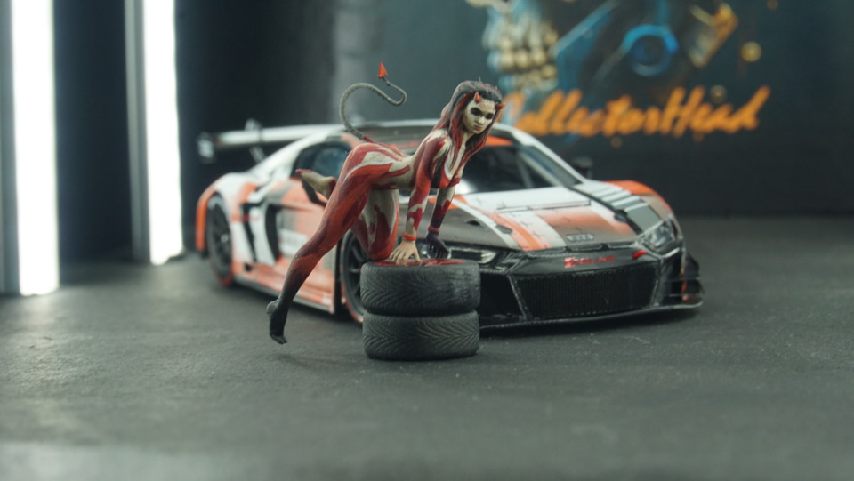 Модель R8 LMS GT3 пребывает во втором поколении (первое было создано в 2009-м) и располагается в табели о рангах между гоночными собратьями R8 LMS GT4 и Audi R8 LMS GT2.