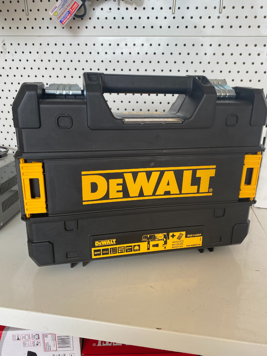 Живые фото оригинального инструмента DeWalt.