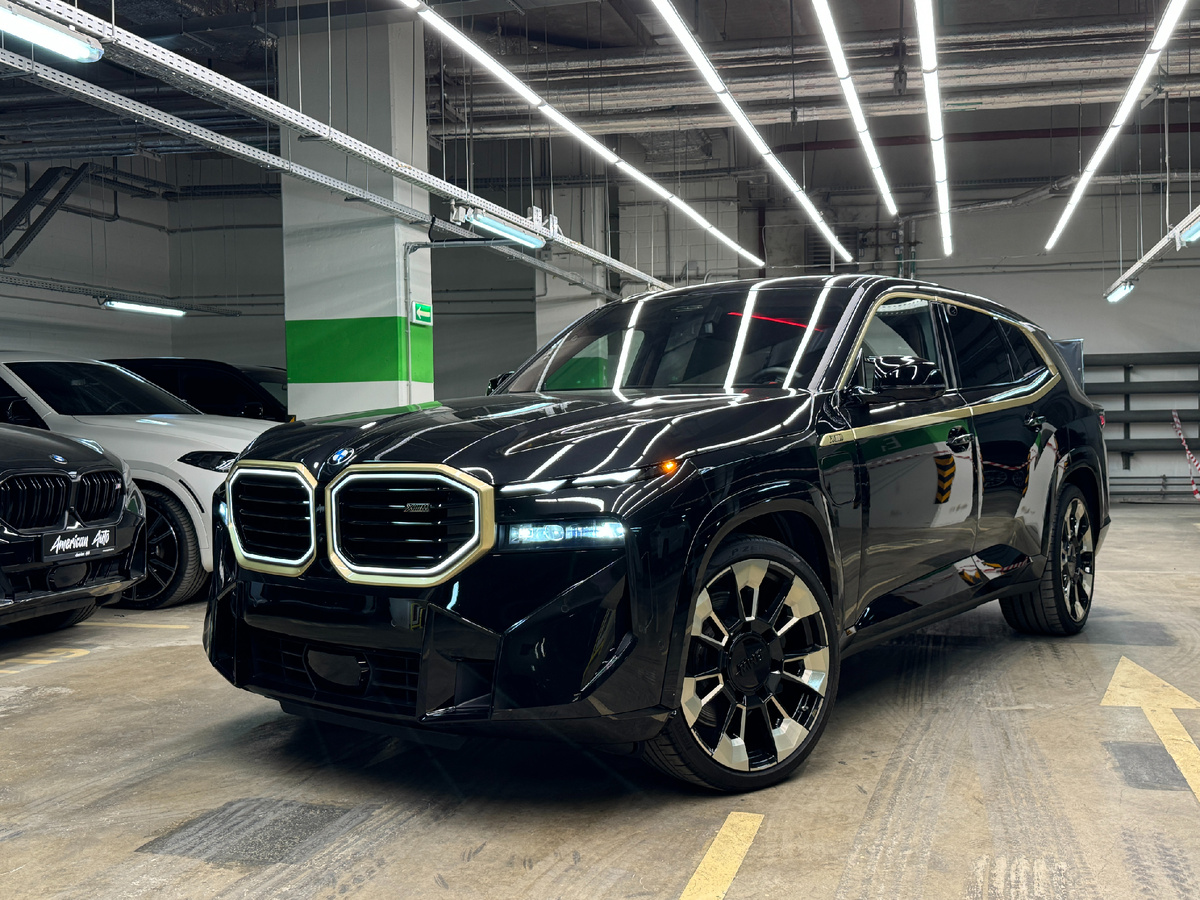 Гибридный BMW XM / 2023 - в наличии