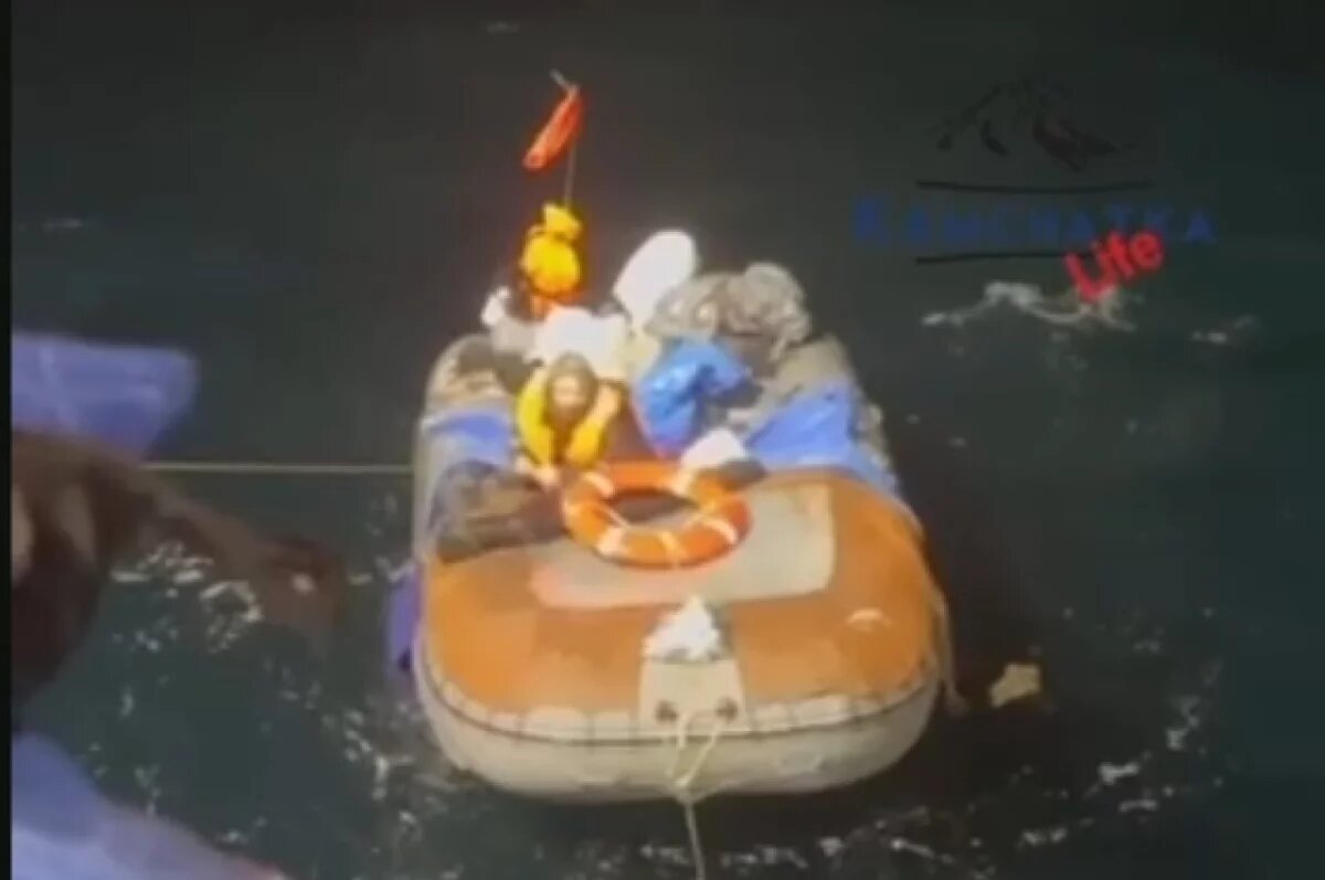    В Сети появилось фото выжившего в Охотском море Пичугина