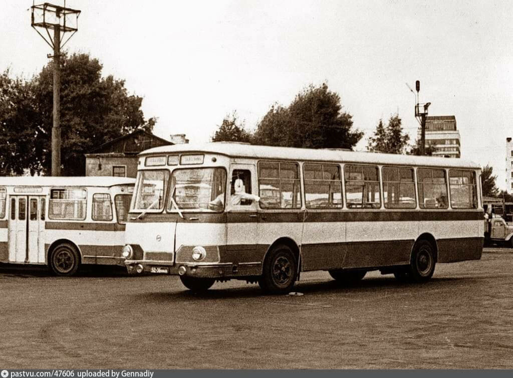 Автобус ЛиАЗ-677 во времена СССР, источник фото сайт pastvu.com
