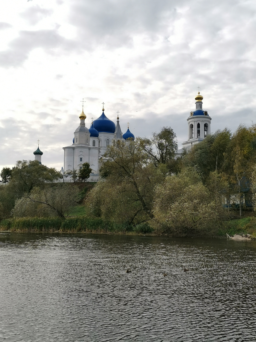 Вид на Боголюбский монастырь со стороны ж/д вокзала