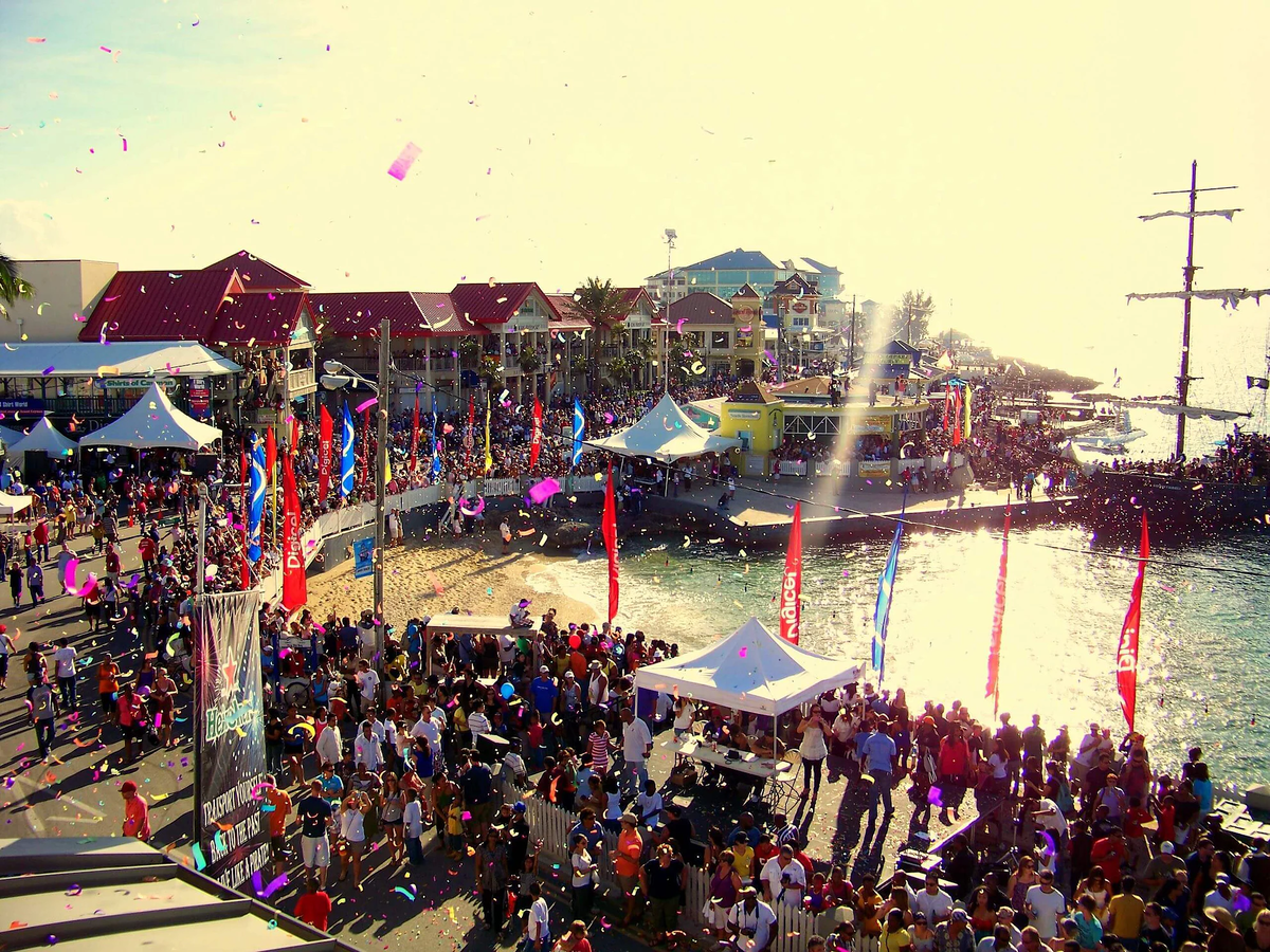 Фото: https://www.explorecayman.com/events/pirates-week