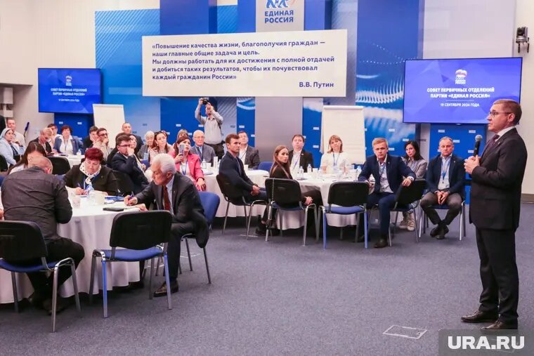 Якушев провел закрытую встречу с руководством реготделений ЕР. Фото: Роман Наумов © URA.RU