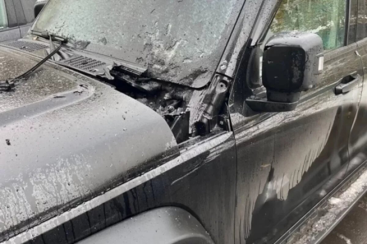    На капоте внедорожника Tank взорвалась самодельная мина.