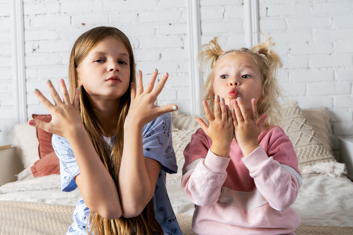     Не для красоты и эстетики: особенности и правила детского маникюра в салоне