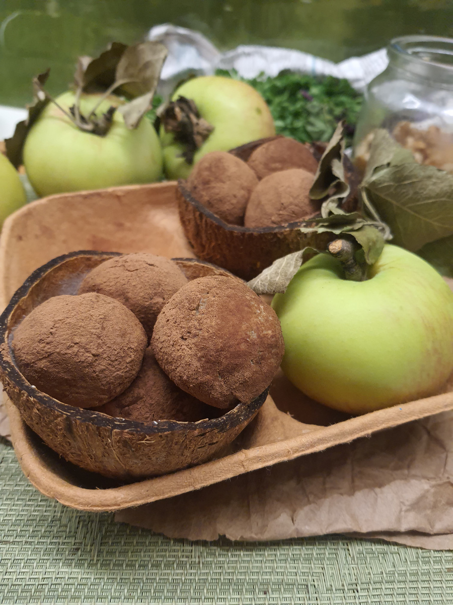 Творожные "трюфели" и яблоки 